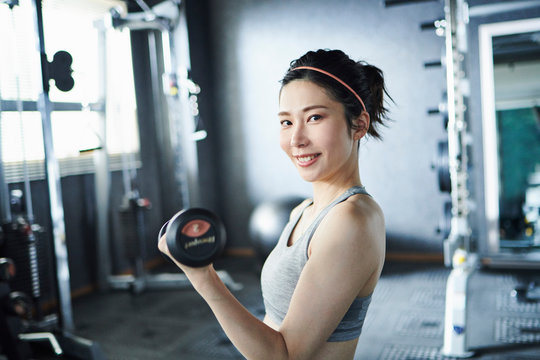 ワークアウト　若い女性 - Image of Health, Exercise