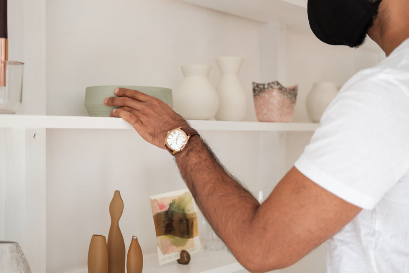 close up customer picking their product - Image of customer lifetime, Customer Lifetime Value